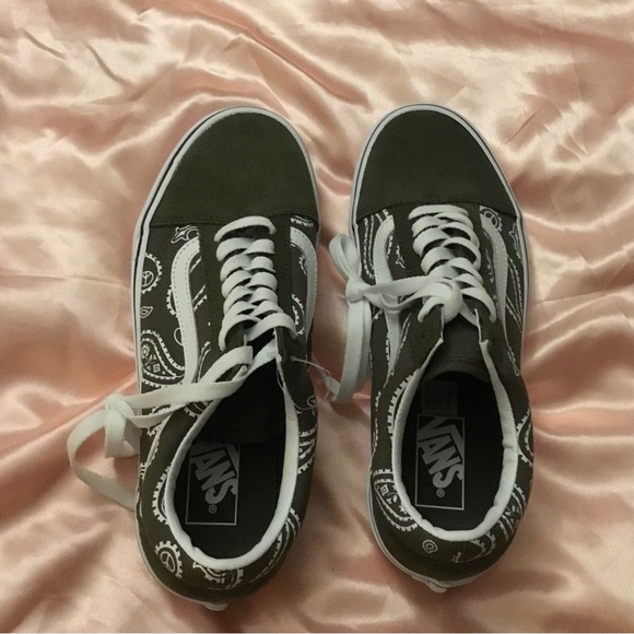 5/25% off - Olive green vans shoes with cool pattern - Picture 5 of 5